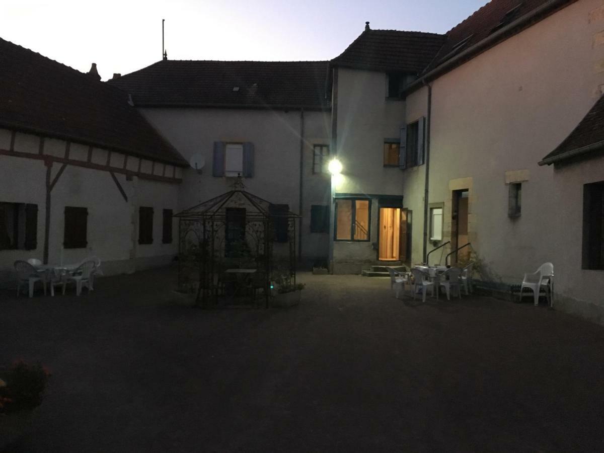 Charmant T2 Rdc Dans Residence Avec Parc Arbore Saint-Pierre-le-Moutier ภายนอก รูปภาพ