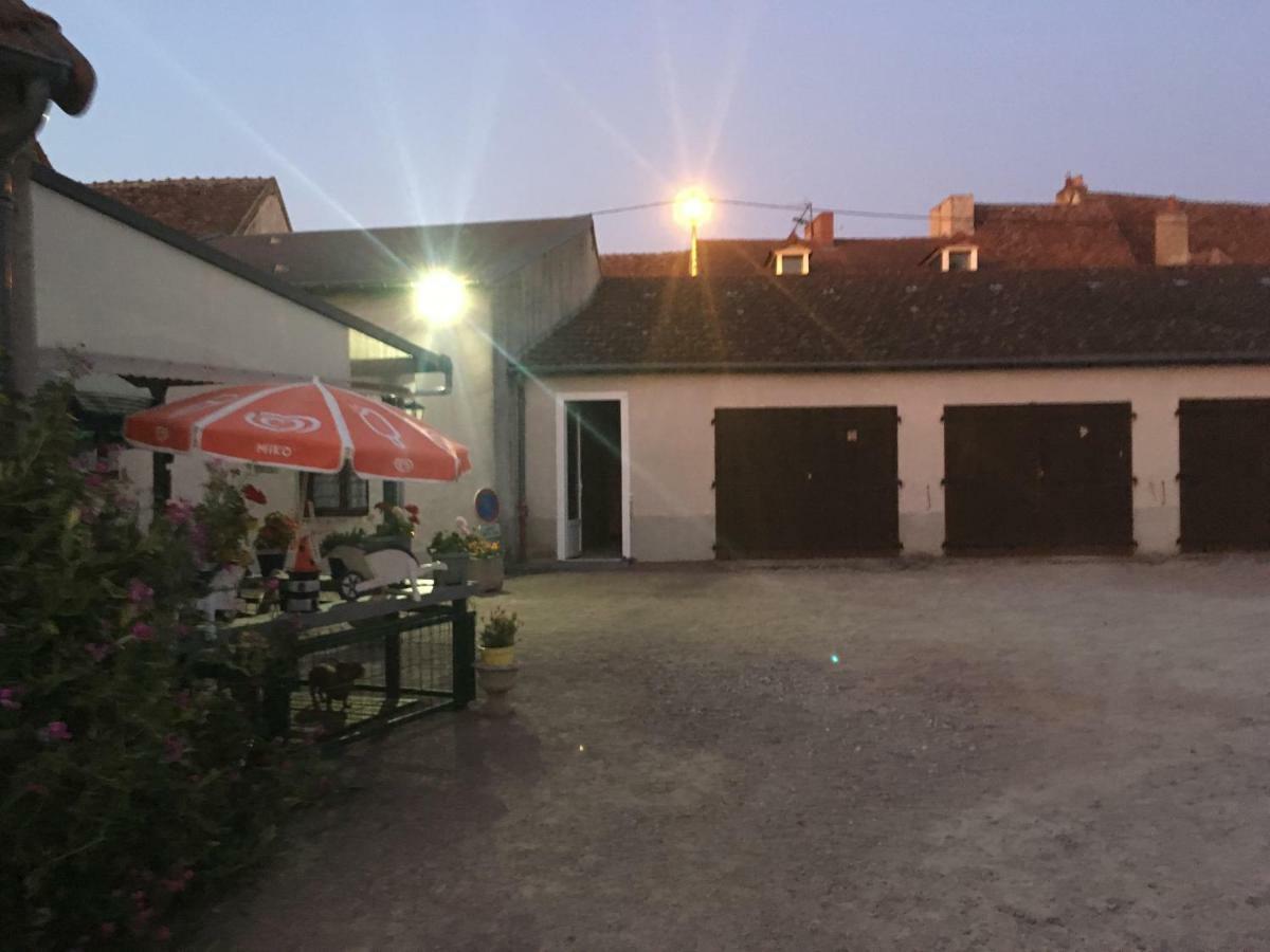 Charmant T2 Rdc Dans Residence Avec Parc Arbore Saint-Pierre-le-Moutier ภายนอก รูปภาพ